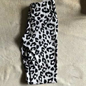 Ryderwear black and white cheetah leggings